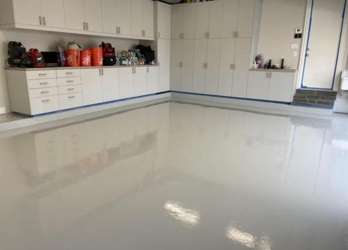 Solid-Color-Floor-System-in-Silver-Gray-Glenview